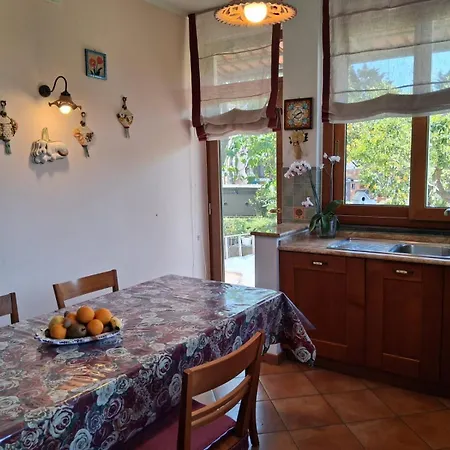 Apartment Il Giardino Dei Gigli Meta