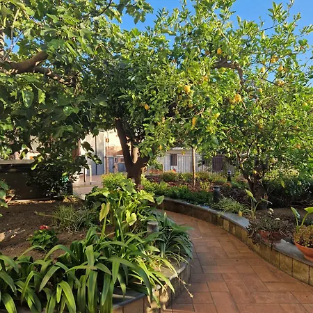 Il Giardino Dei Gigli Meta