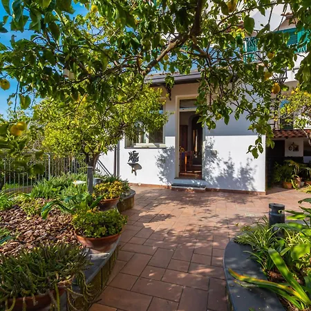 Il Giardino Dei Gigli Appartement Meta