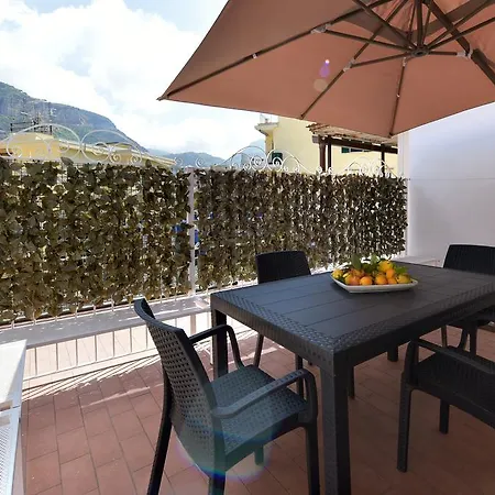Il Giardino Dei Gigli Apartment *